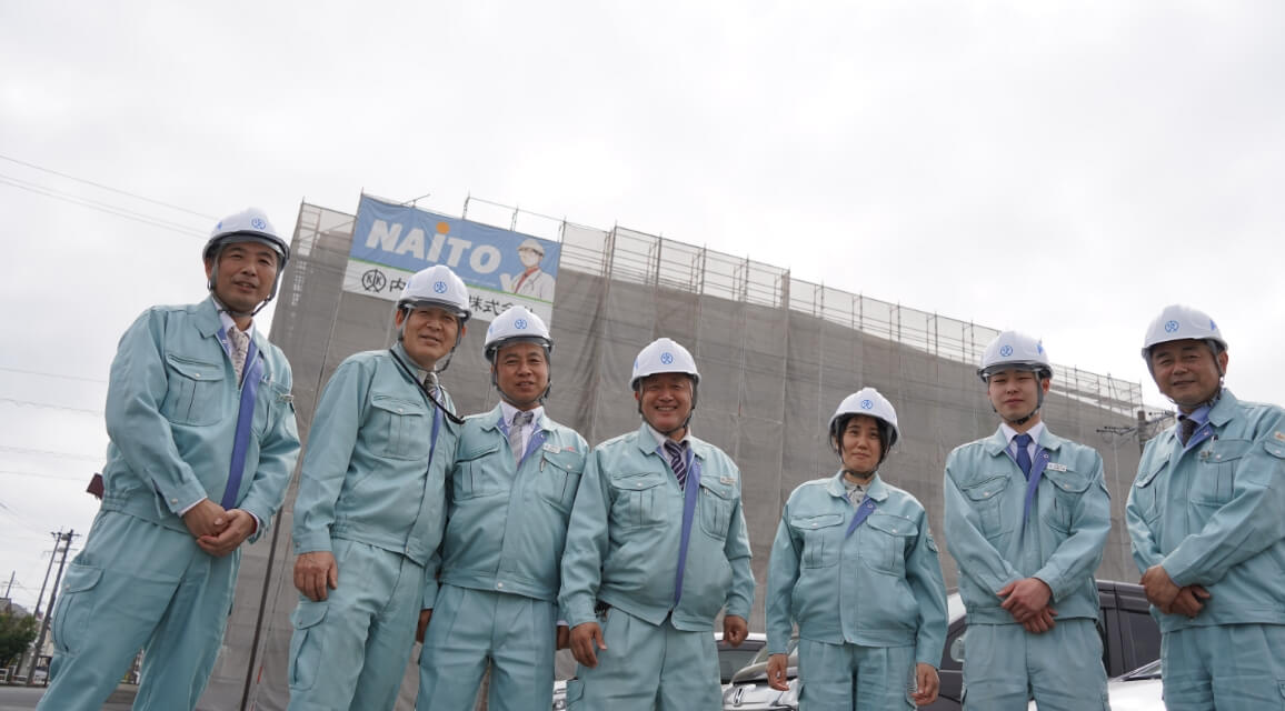 スタッフの集合写真